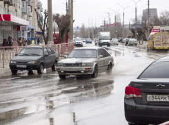 Хоть какие-то зародыши культуры езды есть у камышинских водителей? - обдали грязной водой всю! - камышанка
