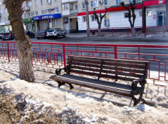 Может, пора откапывать скамейки от снега в Камышине? - камышанка