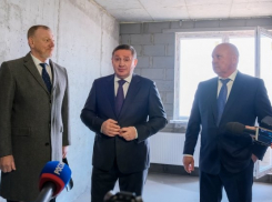 Зачем Андрей Бочаров заставил чиновников пешком подняться на 20-й этаж, - VPRAVDA.RU (ВИДЕО)