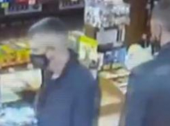 Бдительные камышане помогли по видео вычислить «удальца» с чужой картой на кассах магазинов