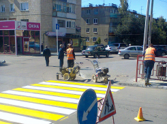 В Камышине на улице Ленина, где вчера сбили велосипедиста, срочно нанесли дорожную разметку