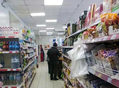 Известные пищевые компании стали выпускать продукты в меньшей упаковке, чтобы сохранить видимость прежних цен для покупателей