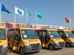 Новый школьный автобус получил Камышинский район для ребят-пассажиров из дальних сел