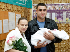 «Лена и наш ребенок могли выжить»: в Волжском в смерти молодой женщины обвиняют врачей перинатального центра, - V1.RU