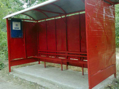 В Камышине одной обшарпанной остановкой стало меньше