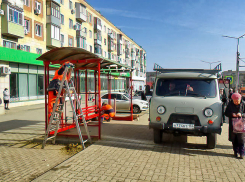 В Камышине реконструируют остановку на улице Ленина