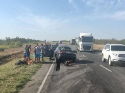 На трассе между Камышином и Волгоградом 31 августа скончался человек в машине, превратившейся в груду металла