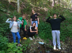 Школьники из Камышинского района постарались, чтобы родник у родного села оставался хрустальным