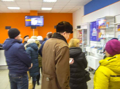 В Камышине в единственном офисе Ростелекома не уменьшаются очереди на переоформление договоров и счетов