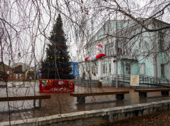 Непонятно, зачем учреждение культуры в Камышине украшать «головой», которой пугаются дети? - камышанка