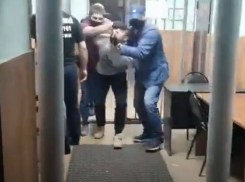 Опубликовано видео этапирования убийцы 17-летнего студента ВолгГМУ, - «Блокнот Волгограда» (ВИДЕО)