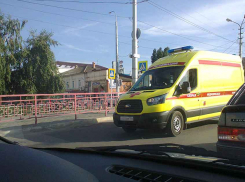 Под Камышином большегруз снес велосипедиста