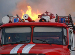 В Камышине минувшей ночью в пожаре на улице Набережной, 23 погиб мужчина и серьезно пострадала женщина