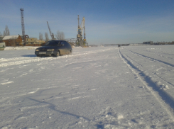 В Камышине продолжает действовать незаконная ледовая трасса