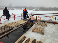 Камышане с легким сердцем шагнули в крещенские купели