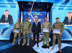 На ВДНХ раненым участникам СВО вручили сертификаты на авто с ручным управлением, в том числе камышанину Дмитрию Колдомасову  