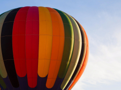 Станислав Зинченко поздравил «продвинутую» камышинскую молодежь с Международным Днем студента на фоне... аэростата (ВИДЕО)