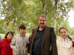 Учителя, желающие переехать преподавать в села Камышинского района, могут зарегистрироваться, победить и получить миллион