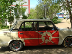 Камышанин-оригинал расписал свою легковушку в память об СССР