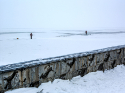 Служба спасения запретила рыбакам выходить на лед в Волгоградской области