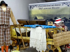 В Камышине в ДК «Текстильщик» презентовали выставку к фестивалю национальных культур