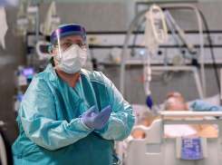 Президент пообещал «озолотить» врачей и медсестер, лечащих больных коронавирусом