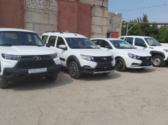 В Камышине детская городская больница получила новые автомобили, которые должны помочь докторам качественнее оказывать помощь маленьким пациентам