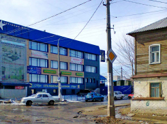 Плюс 5 градусов в Камышине: дороги города «поплыли» вместе с асфальтом