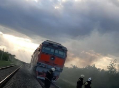 Поезд Волгоград - Москва загорелся под Арчедой (ВИДЕО)
