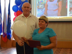 К чему камышинские чиновники дарили продавцам надувные шары - остается догадываться