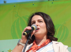 Для депутата камышан в Госдуме Анны Кувычко провели экскурсию по школе-новостройке