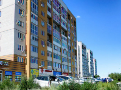 Слегка теплая и слегка желтая вода потекла из красных кранов на севере-западе Камышина