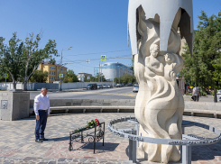 Губернатор Андрей Бочаров почтил память жертв массированной бомбардировки Сталинграда