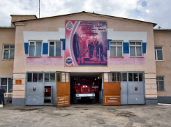 В Камышине рано утром полыхнула хозпостройка