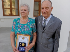 Медаль «За любовь и верность» получили супруги Кулаковы из Камышина