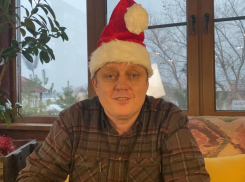 «Цените своих близких»: главред Олег Пахолков поздравил читателей «Блокнота» с наступающим Новым годом (ВИДЕО)
