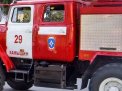 В Камышине пожарные за считанные минуты потушили пожар в гараже