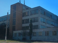 В Камышине владелец швейной фабрики решил продать здание на улице Мира