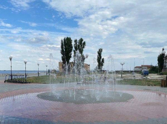 Администрация Камышина, наконец, рассекретила, в какие часы она будет запускать плоский фонтан на набережной