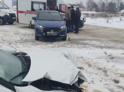 ДТП в Камышине: ребенок и двое взрослых пострадали на заснеженной трассе у 5-го микрорайона и попали в ЦГБ