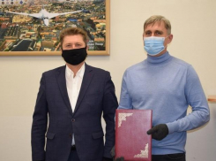 Аллюзии камышинской журналистики: редактор Леонид Смелов ворует у другого редактора не только статьи, но и... некрологи коллегам