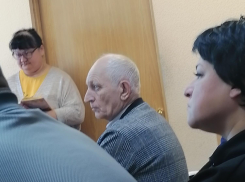 В Камышинском городском суде по «делу Норова» сегодня, 13 октября, с изменением «сценария», началось выступление свидетеля, экс-предпринимателя Анатолия Ярмоловича