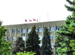 Аудиторы Камышина подтвердили: вливания в пиар администрации Станислава Зинченко - это перегонка миллионов на зарплату «перьям» «газеты племянницы»