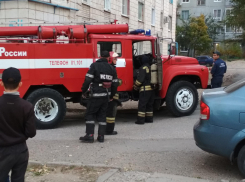 В Камышине в 5-м  микрорайоне загорелся балкон