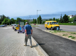 В Камышине «умная остановка» в 3-м микрорайоне «обзавелась» обновленным тротуаром