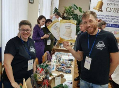 Депутат Камышинской городской думы с супругой отметились на российском конкурсе как создатели лучшего съедобного сувенира