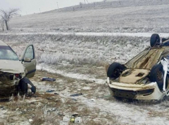 Трое жителей Волгоградской области погибли в страшном ДТП в Калмыкии, еще шестеро в больницах (ВИДЕО)
