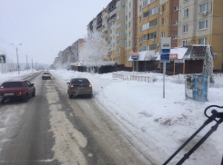 Камышане обсуждают бескультурье водителей легковых авто в заснеженном городе