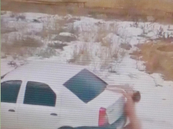 Обнаженную женщину протащила машина в Волгограде в мороз на виду прохожих среди бела дня (ВИДЕО)