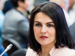 Депутат камышан в Госдуме Анна Кувычко объяснила лукавство в сюсюкающих названиях  «сметанка» и «творожок»